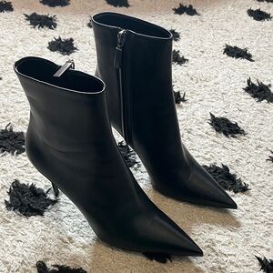 Saint Laurent size 37 Lexi 90 Zip Bootie gorgeous black ankle booties